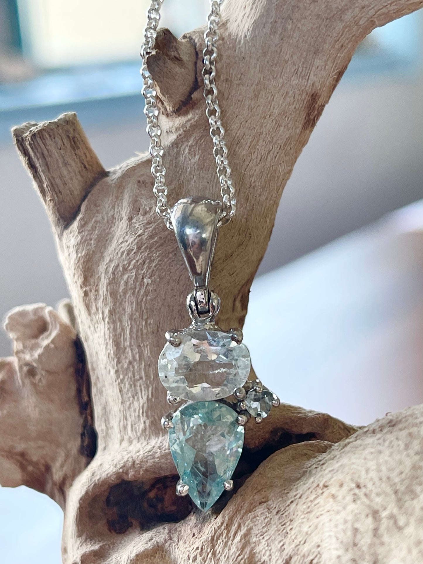 Aquamarine pendant