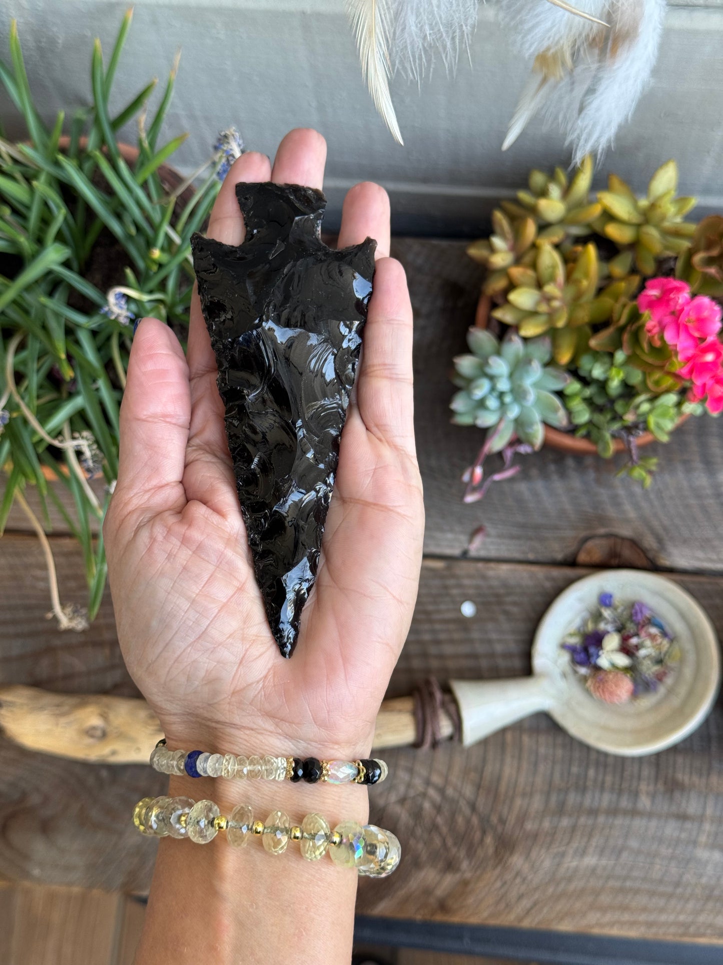 Large Obsidian Arrow