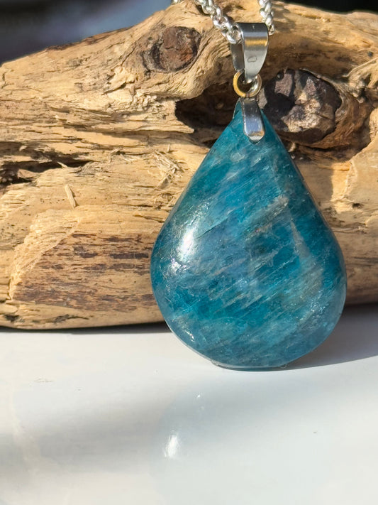 Blue Apatite Pendant – Voice of the Soul