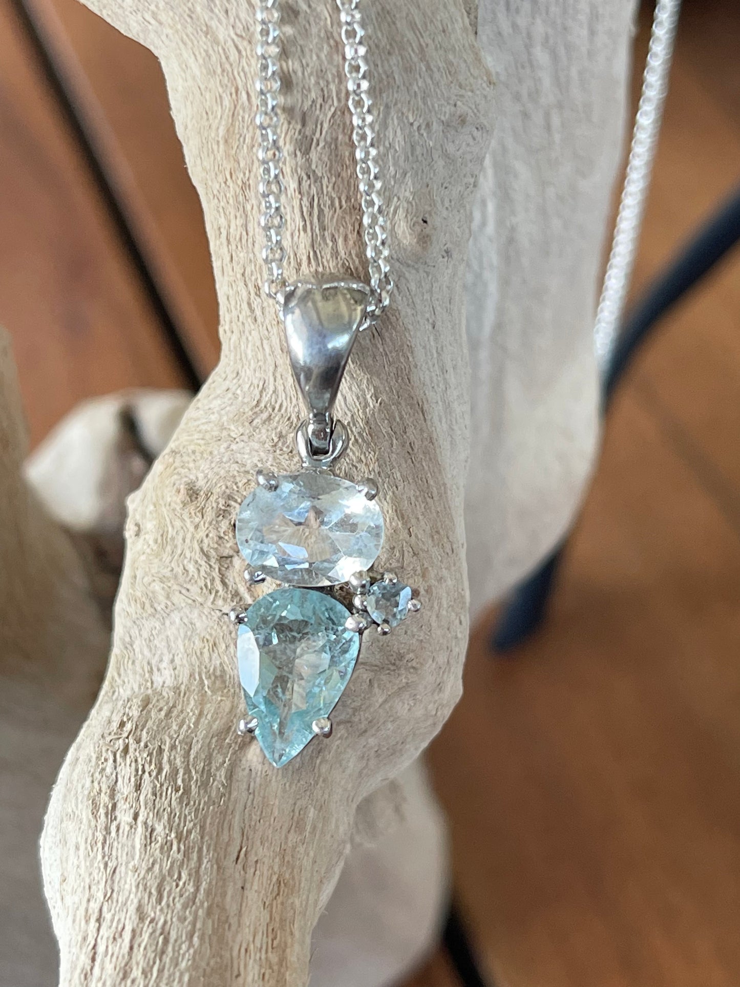 Aquamarine pendant