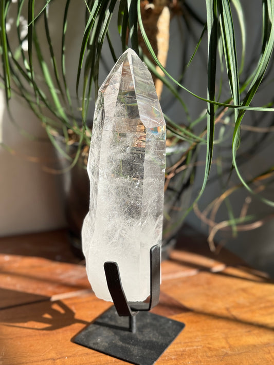 Brazilian Lamurian Quartz
1.535 kg | Includes Custom Stand