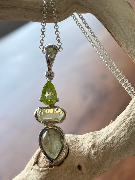 Labradorite Pendant: The Gemstone of Magic