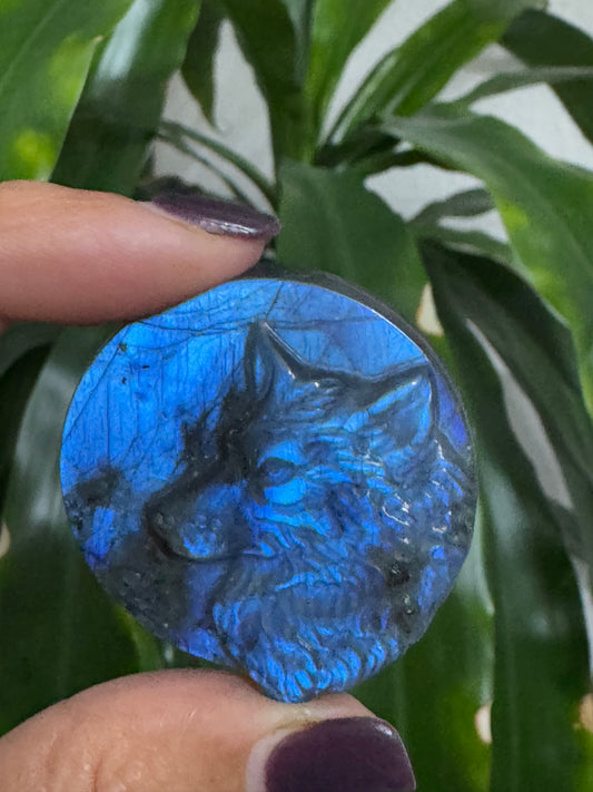 Labradorite Wolf – Guardian of Intuition & Strength