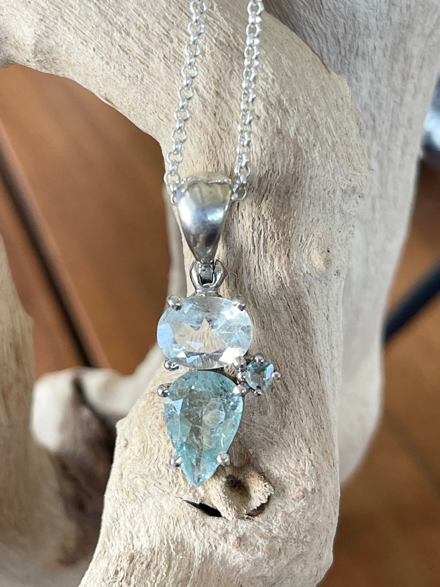 Aquamarine pendant
