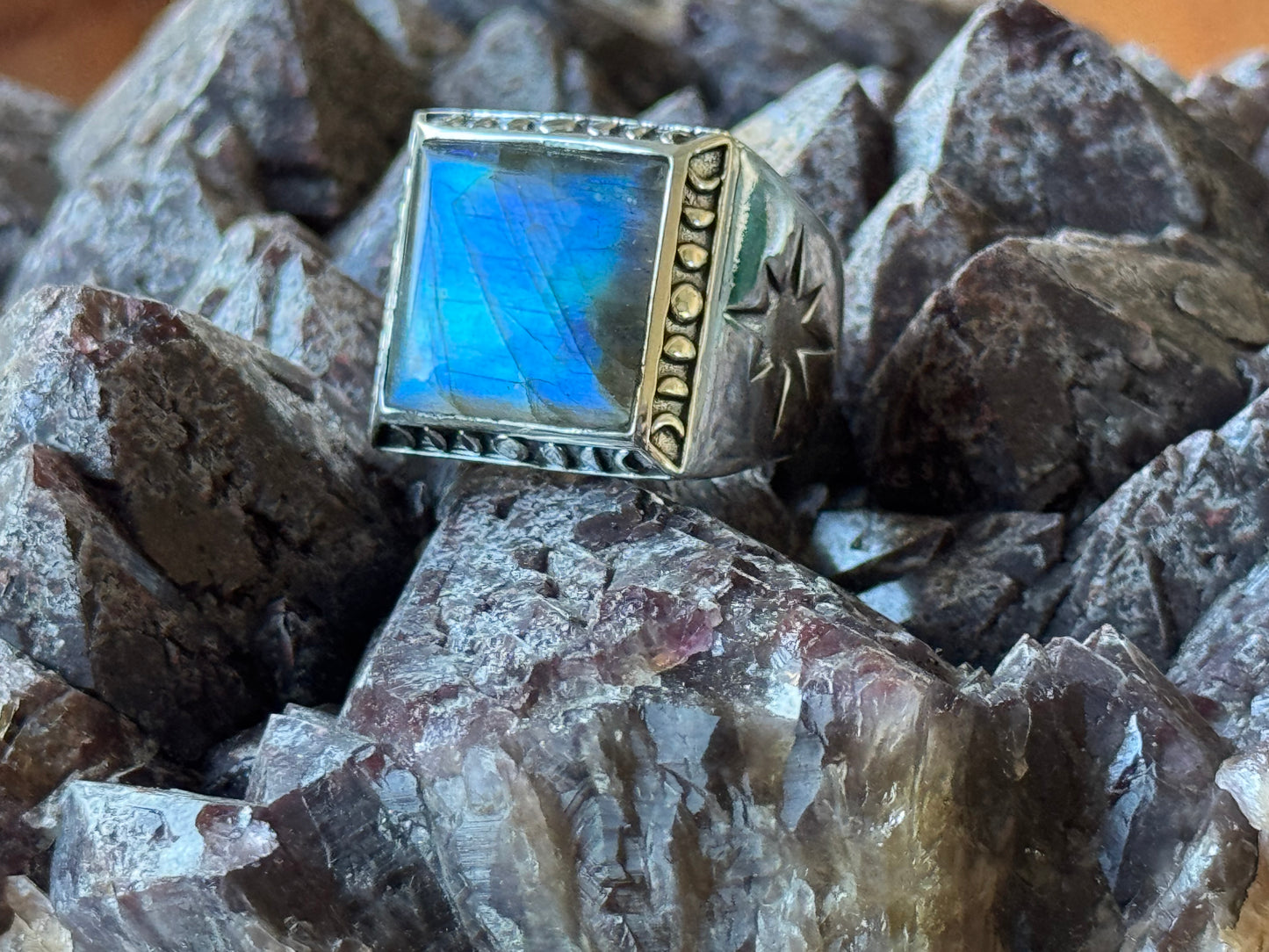 Wicca / Wizard Labradorite Ring – Size 8