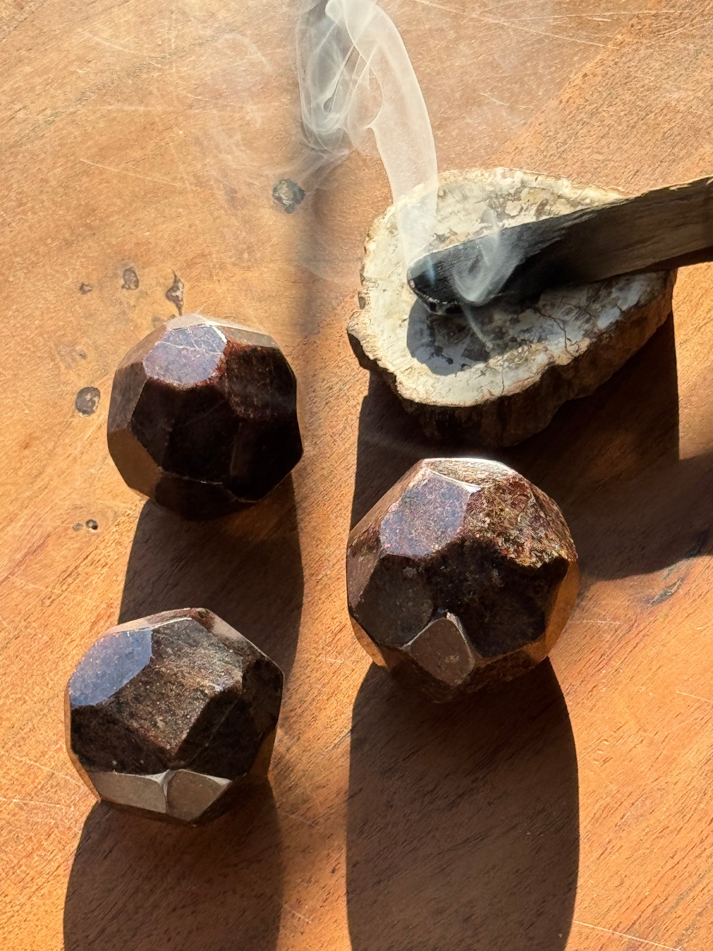 Faceted Garnet – Grounded Fire

Deep. Rooted. Magnetic.