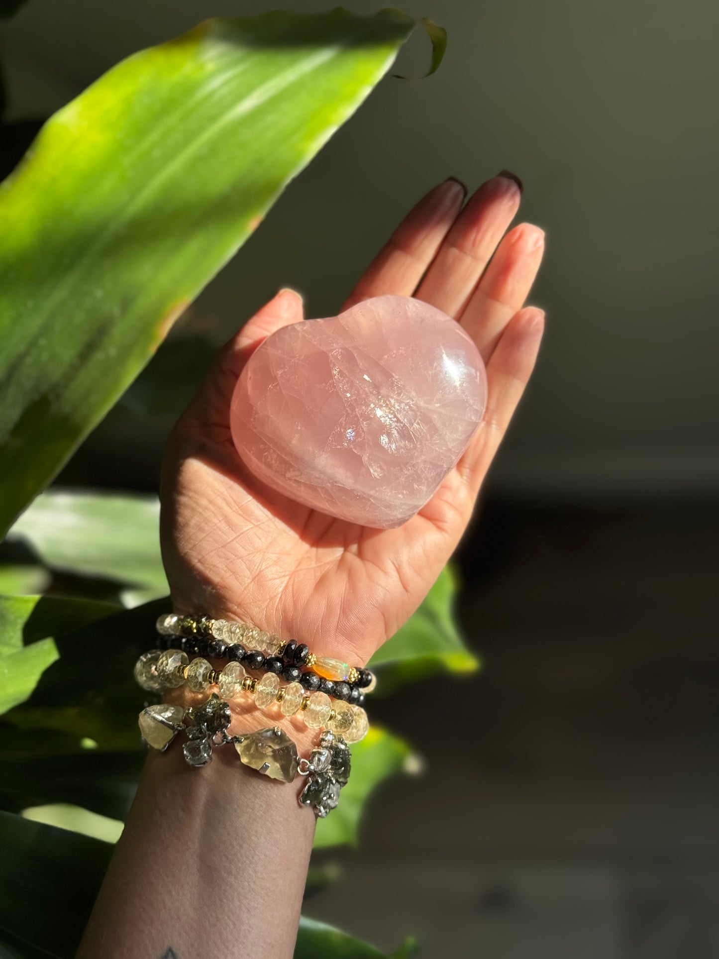 Rose Quartz Heart – The Frequency of Unconditional Love 1.090lb