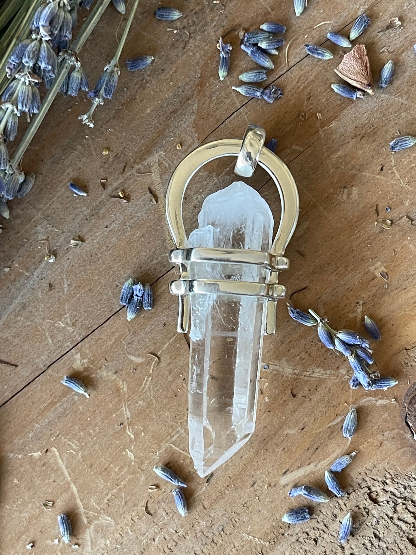 Quartz healing pendant