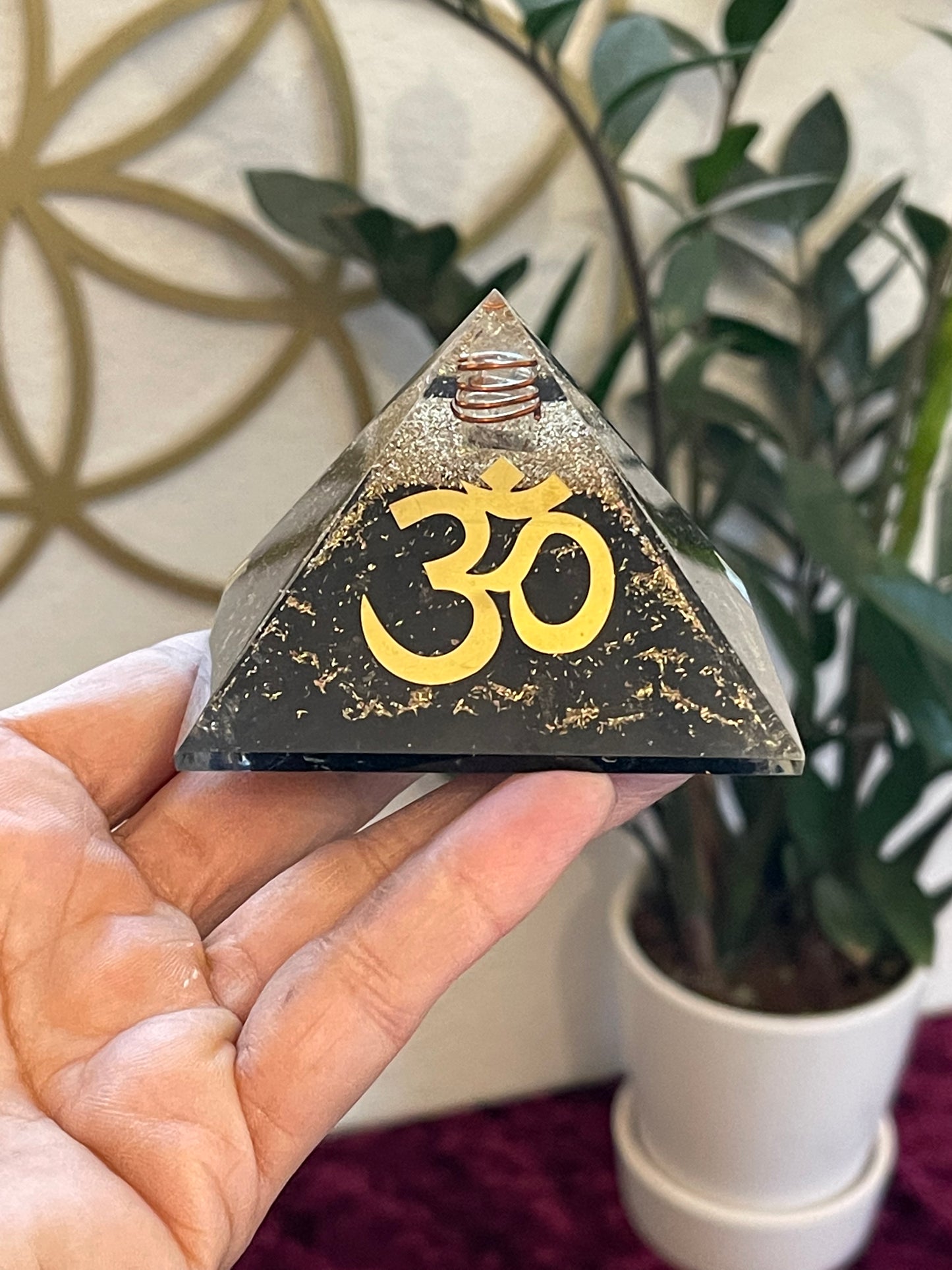 Shungite Orgone Om symbol